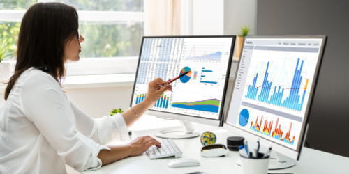 データ分析の担当者